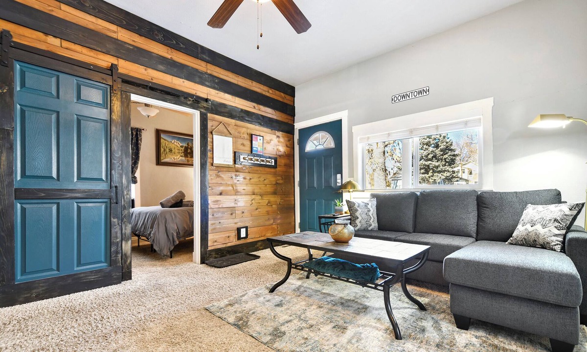 Central Colorado Springs House | ᨒStylish Basecamp/Fire Pit/2 Blocks to Downtownᨒ
