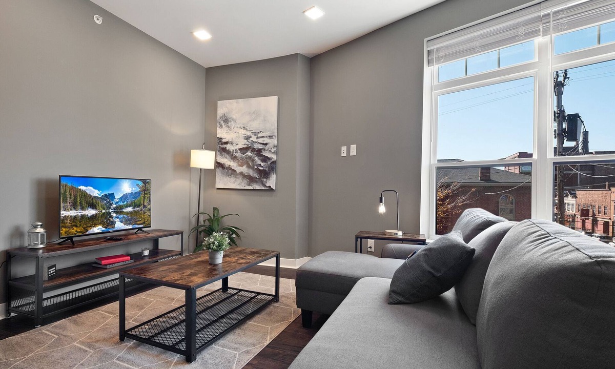 Ohio City Condo | 1 Bed/ 1 Bath Condo Minutes from Downtown B4