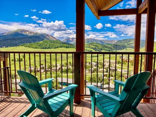 Mount Crested Butte Apartment | 1 Bedroom Suit at Trailhead - Top Floor - Mountain Views