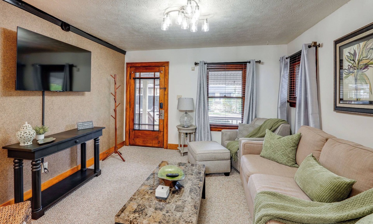 West Akron House | 1 Mi to Akron Zoo: Ranch-Style Home w/Yard!
