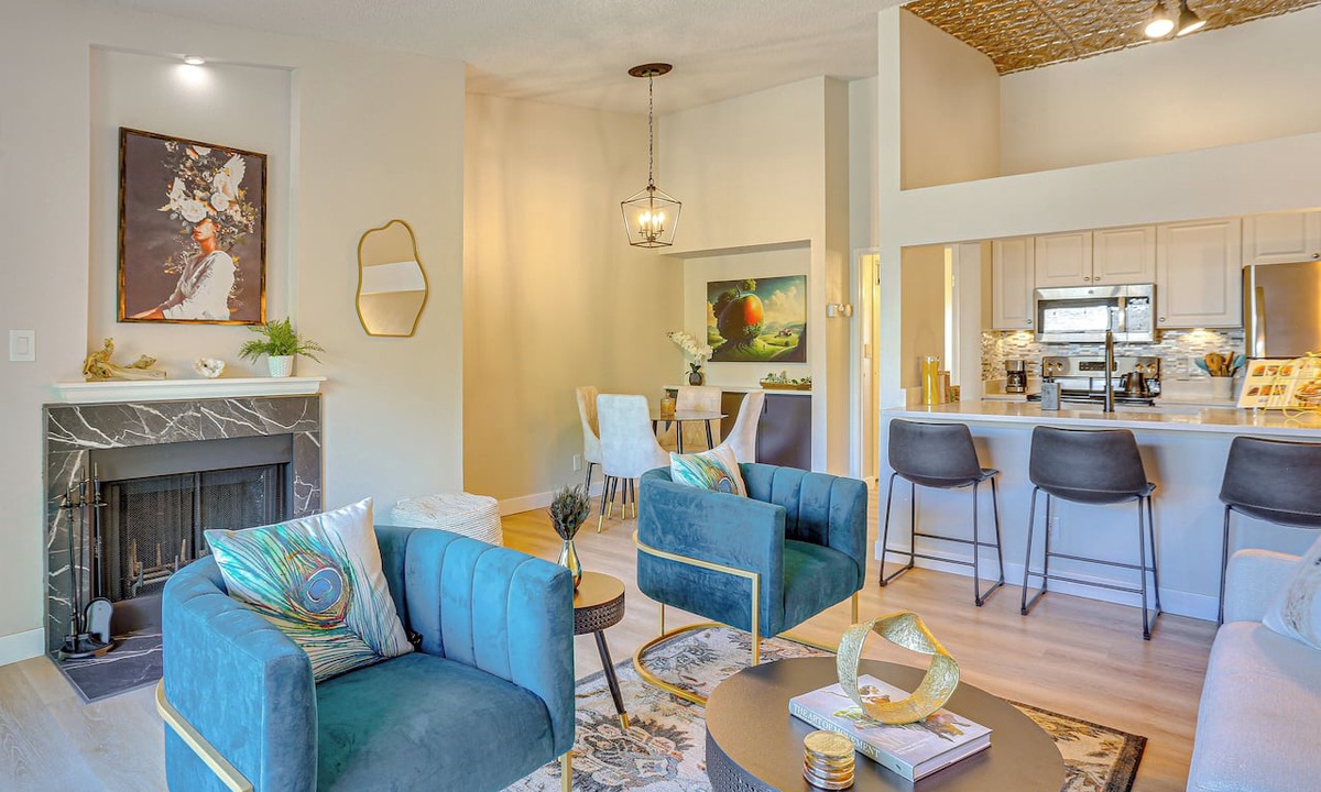 Castle Rock Condo | 1 Mi to Dtwn: Condo w/Pool Access in Castle Rock