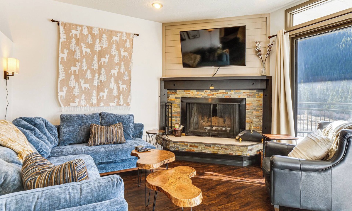 Lakeside Village Condo | 1 Mi to Keystone Resort: Mtn-View Family Escape!