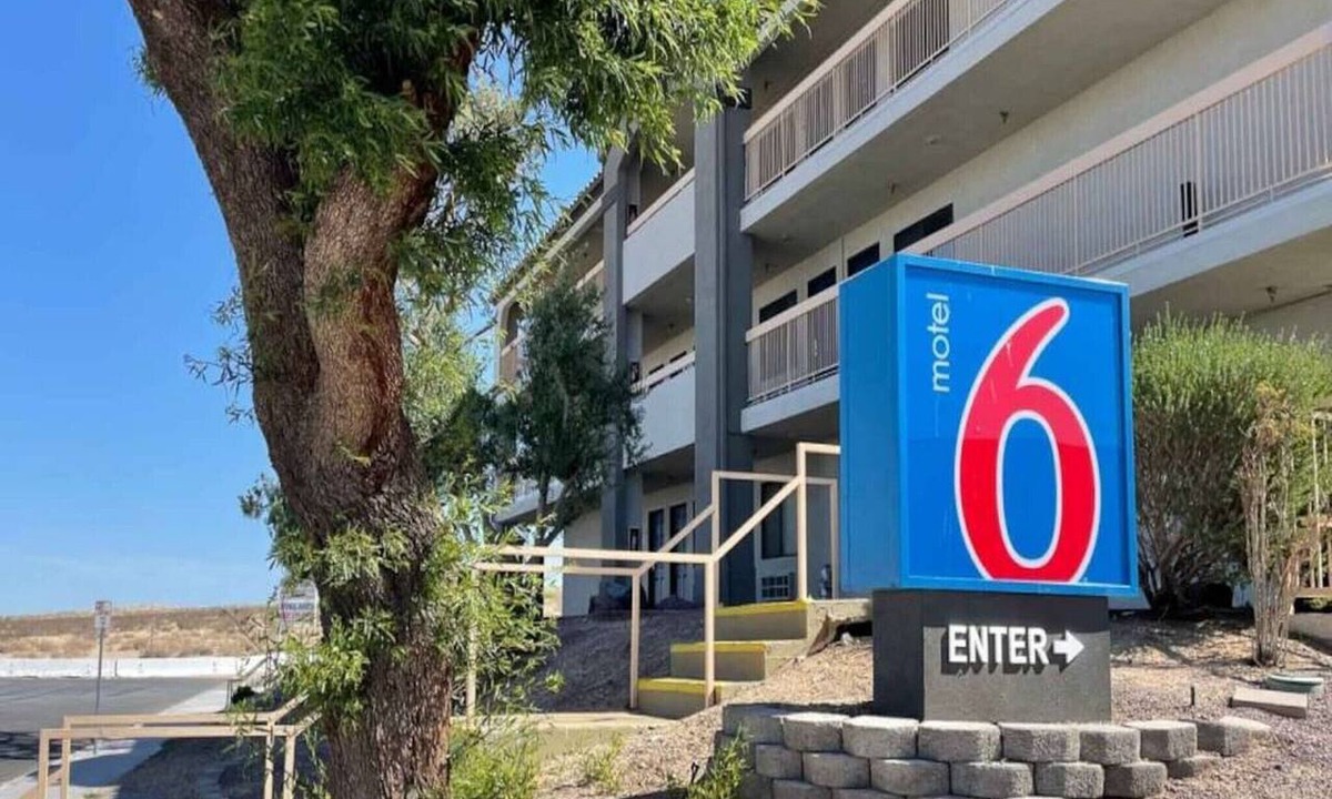Barstow Apartment | 1 Queen Bed|Mobil Access|Tub|Micf