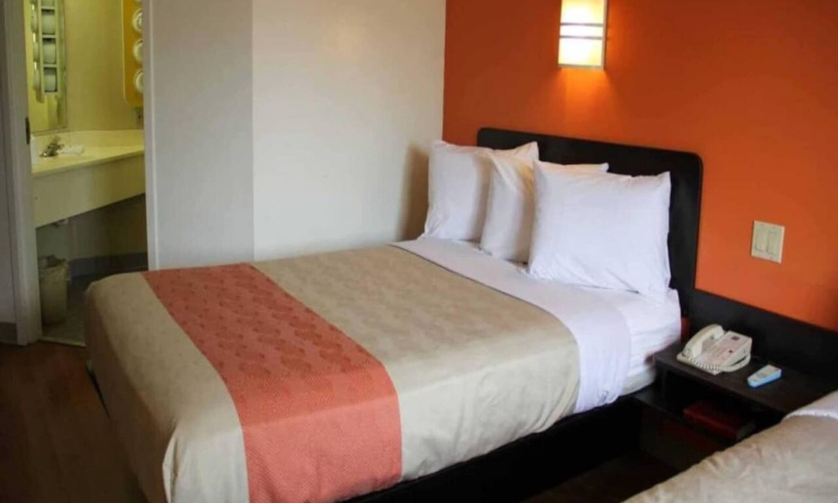 Milan Apartment | 1 Queen Bed | Non-Smoking