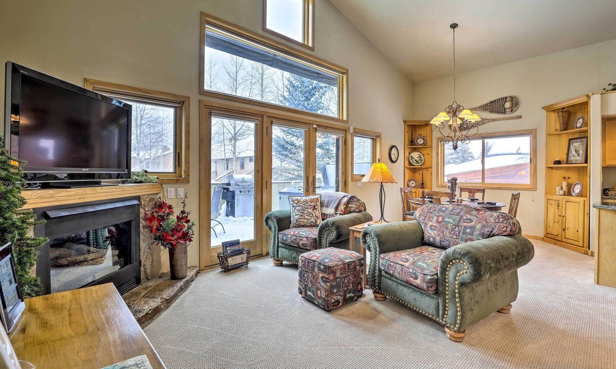Frisco House | 10 Mi to Breckenridge: Townhome w/Hot Tub & Deck!