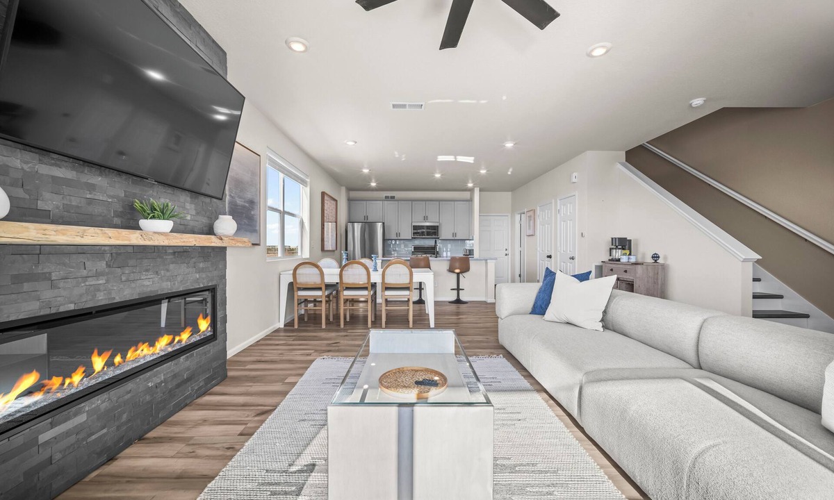 Aurora House | 10 min to DIA, Walk to the Gaylord!