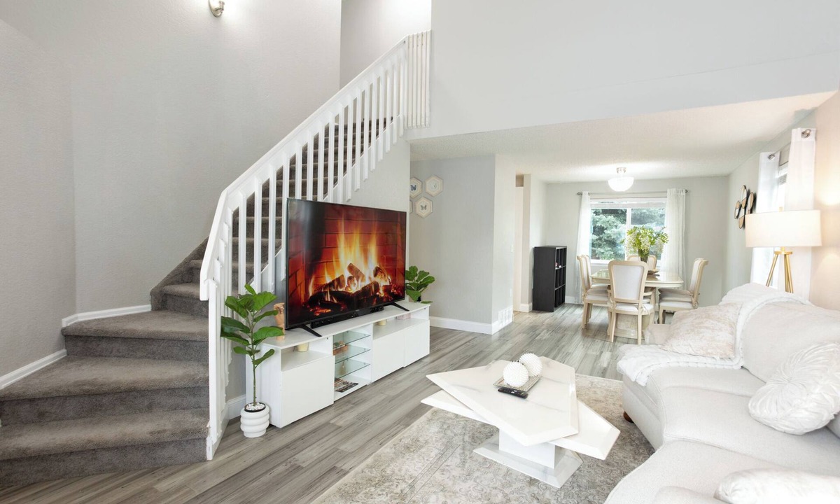 Centennial House | 10 min walk Quincy Reservoir Cherry Creek Willow Creek Park Trail Pet Friendly