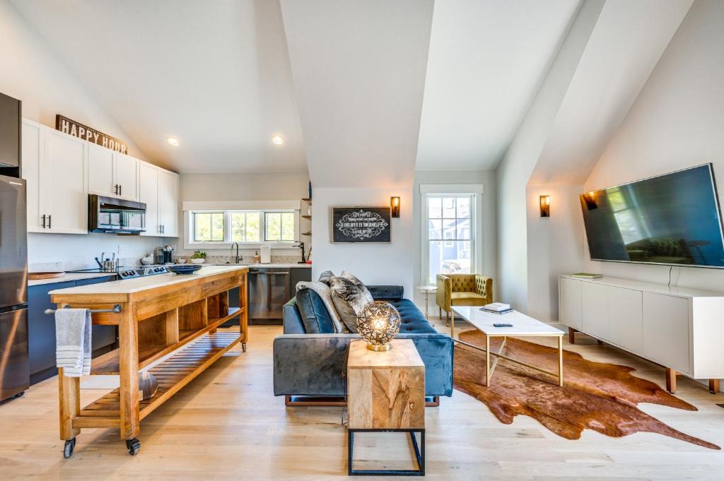 North Central Westminster Apartment | 14 Mi to Dtwn Denver: Sleek Westminster Home