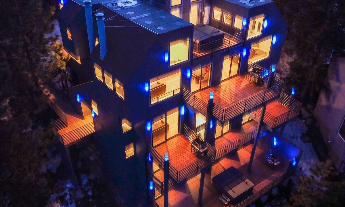 Tahoe Village House | 17Beds Luxury Estate Vacation Rental Lake Tahoe Gameroom Hot Tub Luxe11