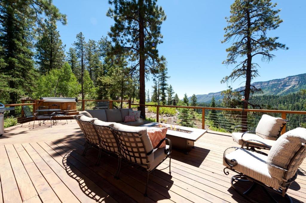 Columbine Lake House | 1831 Lake Purgatory Drive