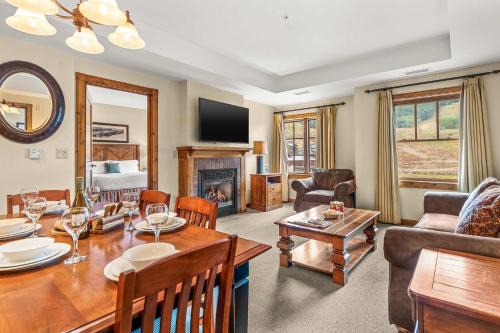 Mount Crested Butte House | 1BR Perfect View of ski resort Base Area Luxury