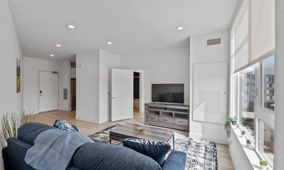 Aurora Apartment | 1BR Pet Friendly Getaway Near Stanley Market Place