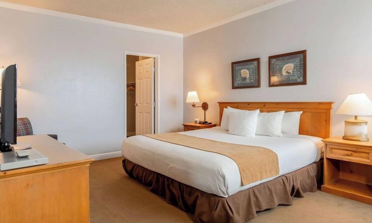 Steamboat Springs Hotel | 1BR Suite w/Kitchen & Hot Tub Near Gondola & Ski Lifts