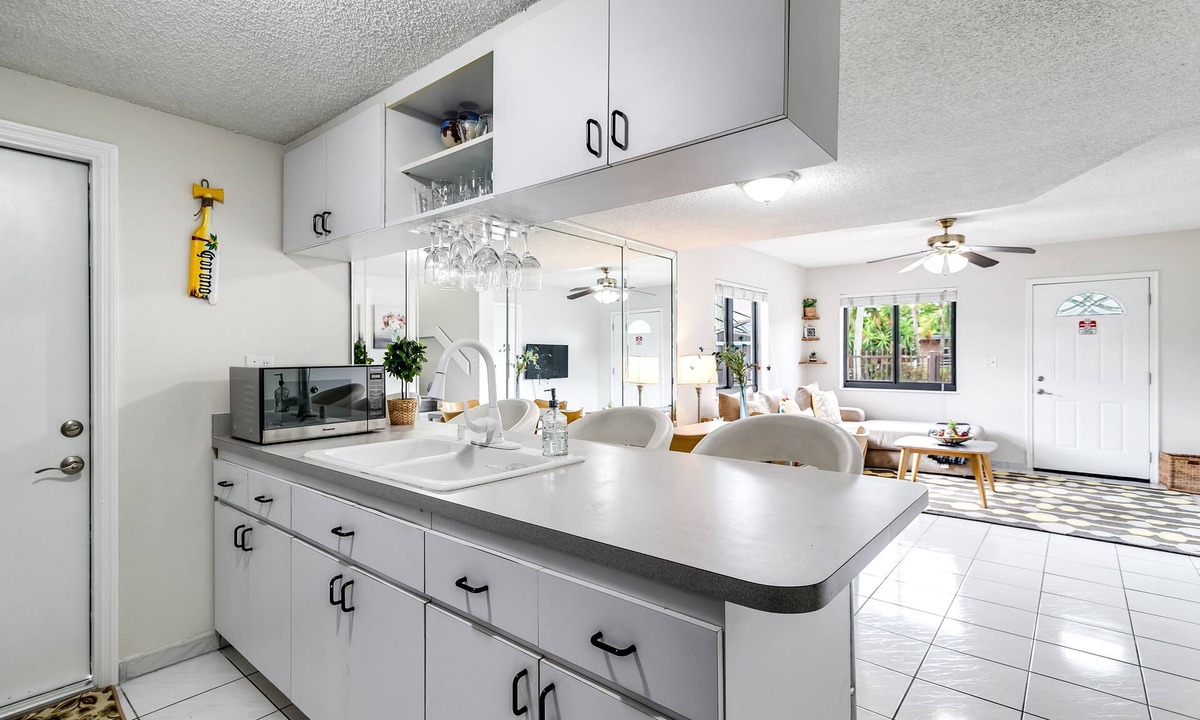 Coral Terrace House | 2 Bed2 Bath House with Backyard Jacuzzi