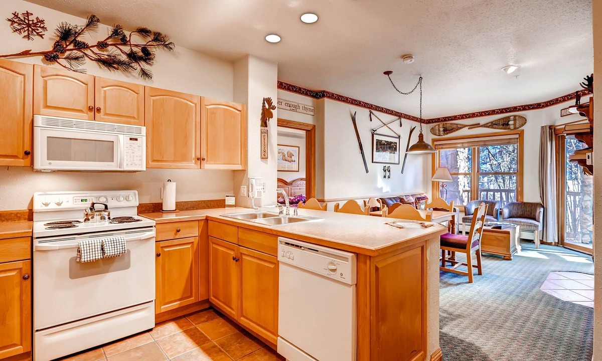 Lakeside Village Condo | 2 Bedroom Apartment | Balcony and Stunning Views!