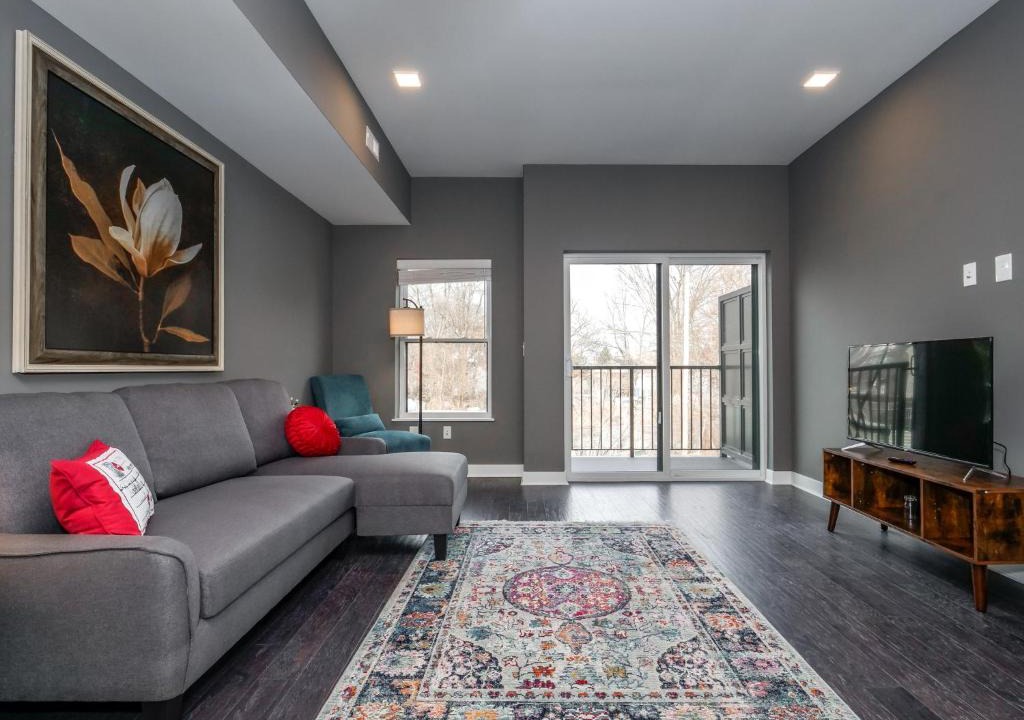 Ohio City Apartment | 2 bedroom Luxury Condo 10 Minutes from First Energy Stadium A4
