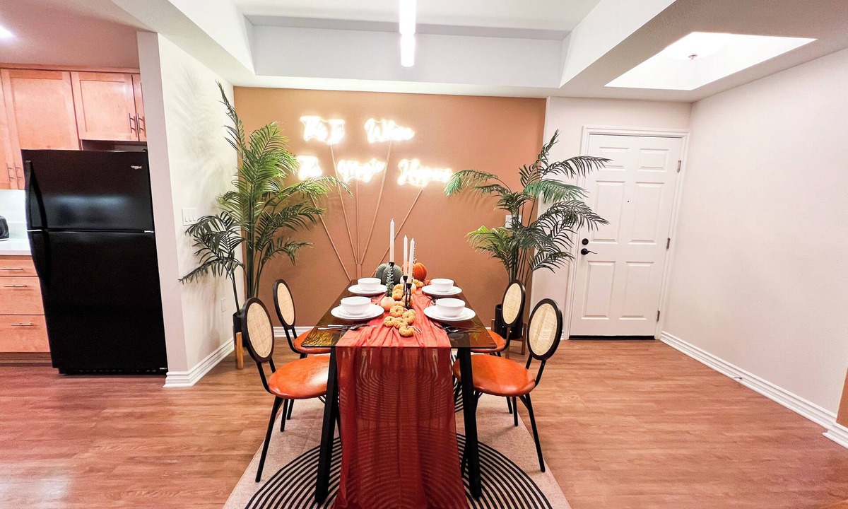 Encino Apartment | 2 BR Oasis w/Serene Views in Encino/W/D, Parking