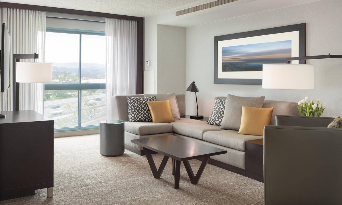 Burlingame Hotel | 2 Connecting Suites at a 4⭐️ Hotel