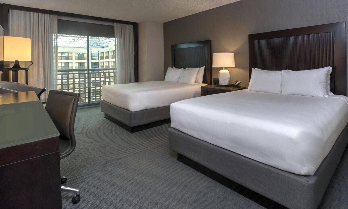 Burlingame Hotel | 2 Connecting Suites at a 4⭐️ Hotel