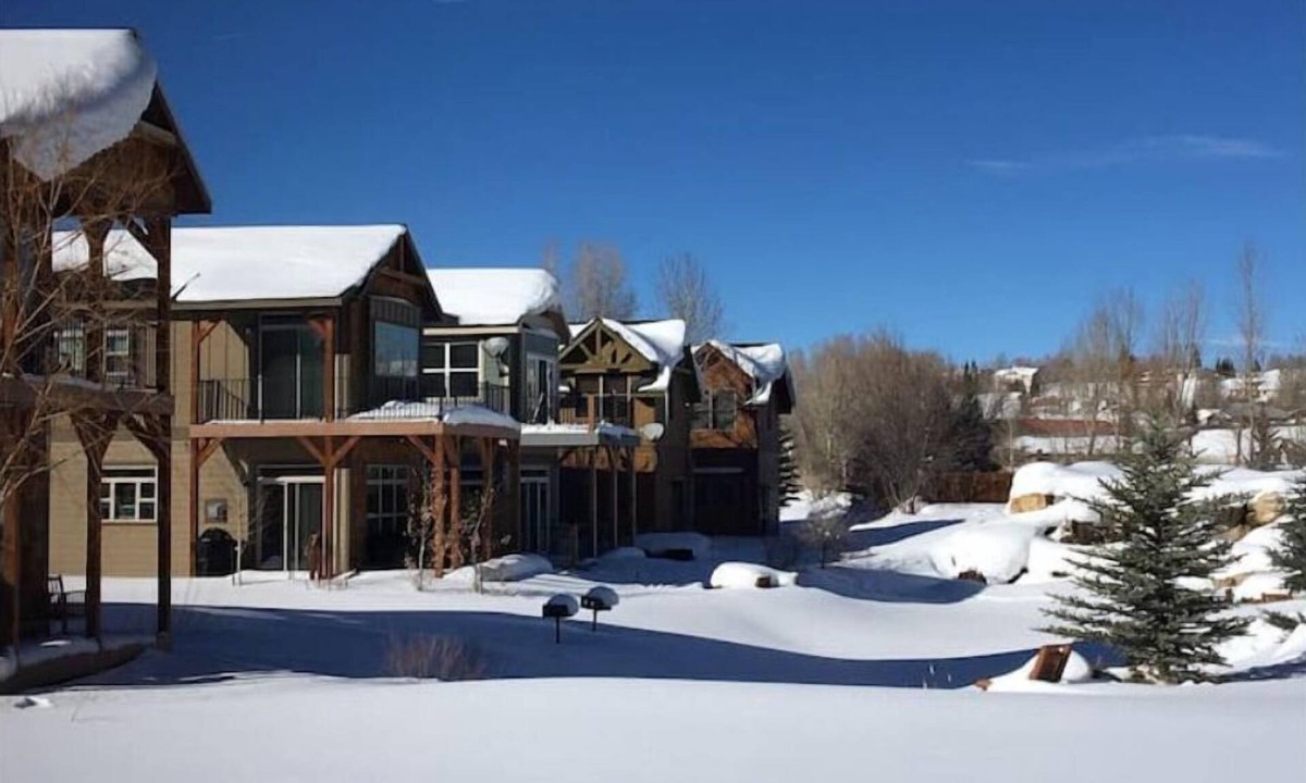 Granby Cabin | 2 Kg Beds+ Walk to Ponds, Pool, Hot tub&River. Short Drive to RMNP & Winter Park