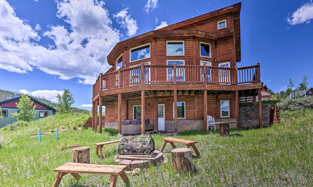 Innsbruck Val Moritz House | 2 Mi to Granby Ranch: Granby Home w/Hot Tub!