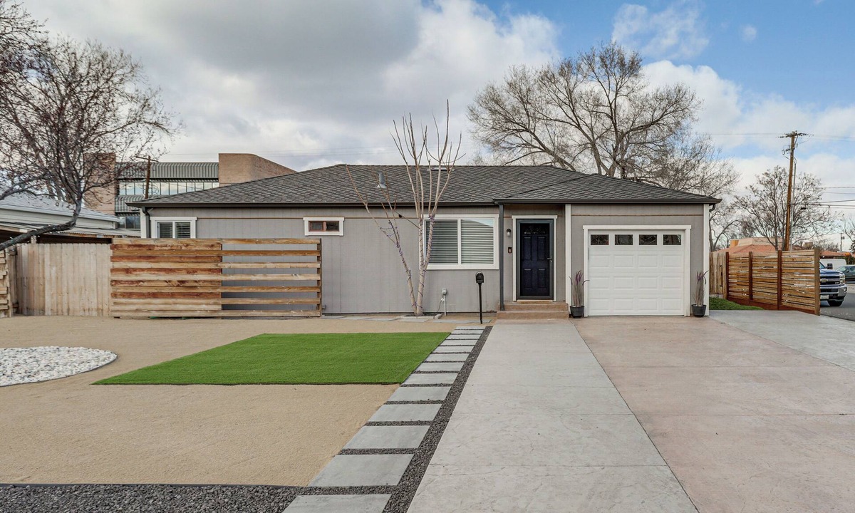 Reno/Tahoe Airport House | 2 Mi to Reno Convention Center: Modern Home + Yard
