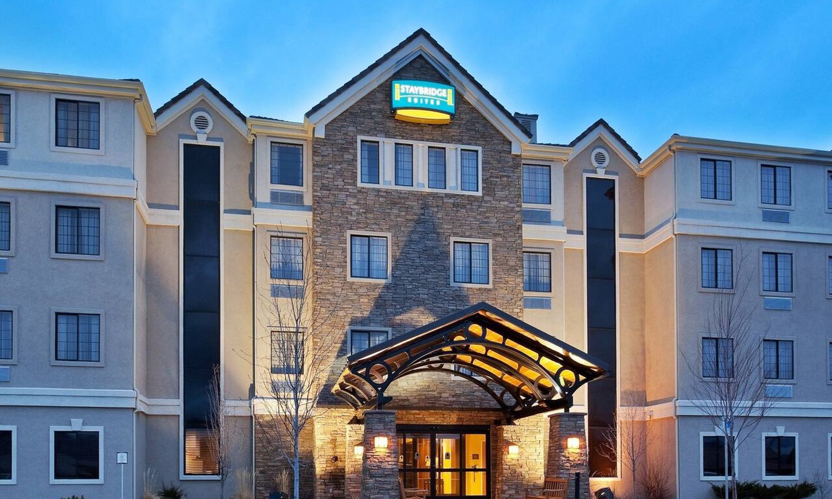 Reno/Tahoe Airport Condo | 2-Queen 1-Bedroom Suite | Free Breakfast & Pool Reno