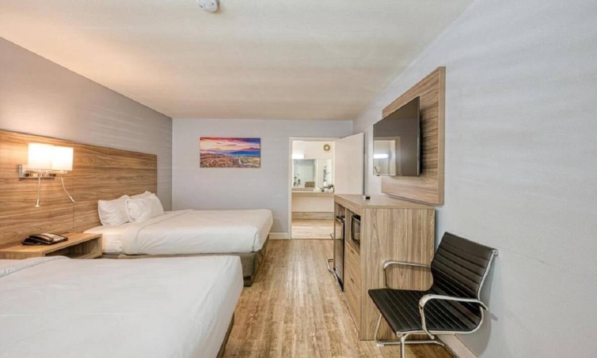 San Luis Obispo House | 2 Queen Beds Non-Smoking Accessible