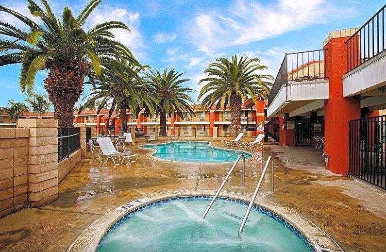 Hemet Hotel | 2-Star Hotel ∙ Days Inn by Wyndham Hemet