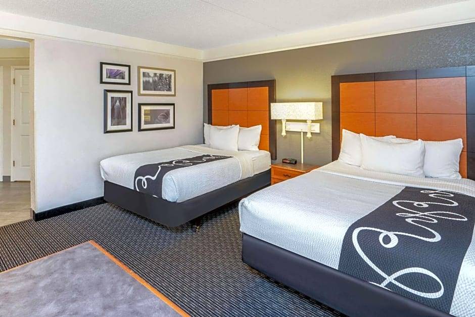 Pueblo Hotel | 2-Star Hotel ∙ La Quinta by Wyndham Pueblo