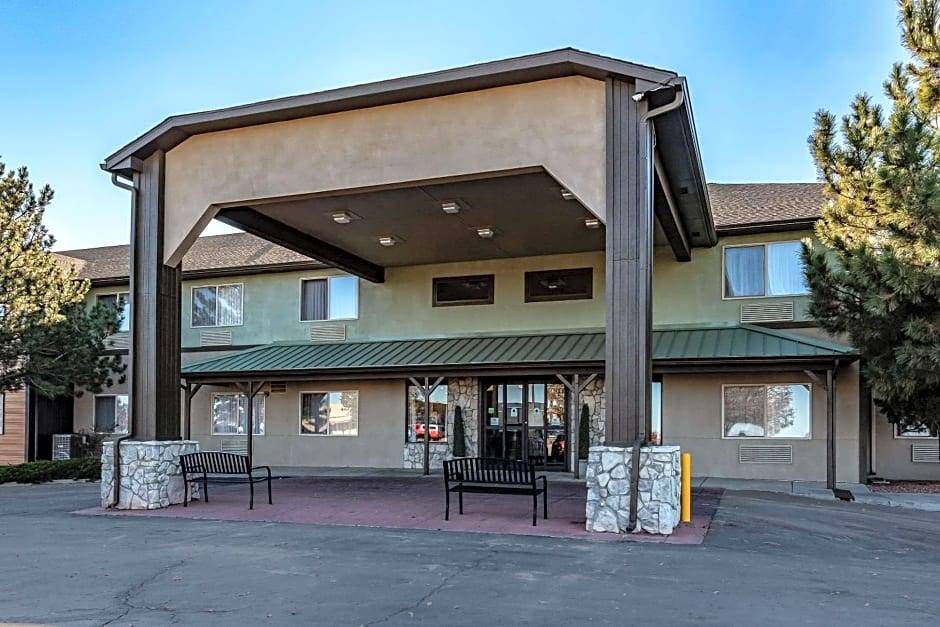 Pueblo West Hotel | 2-Star Hotel ∙ Quality Inn & Suites West