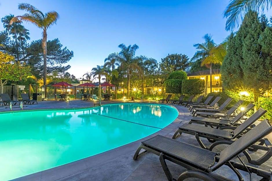 Santa Barbara Hotel | 2-Star Hotel ∙ Ramada by Wyndham Santa Barbara
