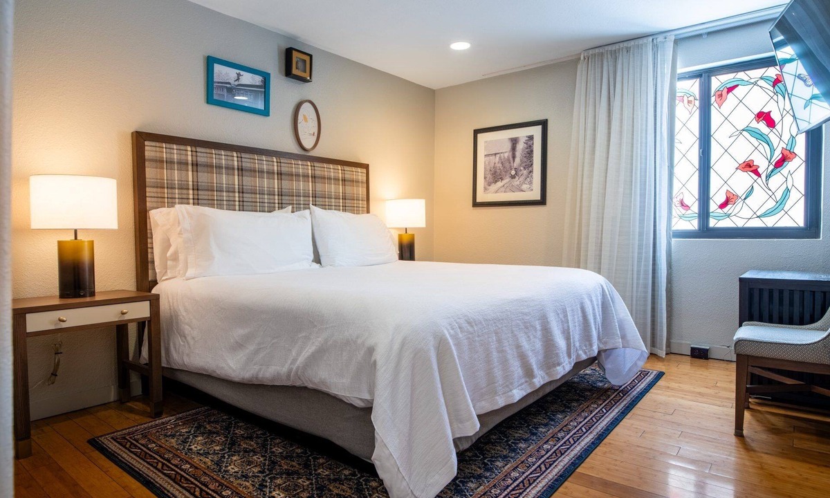 Glenwood Springs Hotel | 2 Units | Downtown Anderson Stay With Stylish Comfort & Local Charm