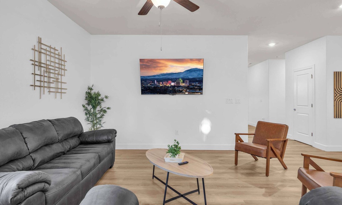 Fernley House | 20 Min to USA Pkwy|4-Bedroom/2-Bath/Pet OK/Sleeps13