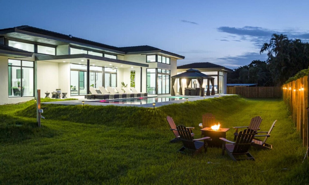 Plantation House | 2022 Mansion 7000 sf/Pool/Gameroom/Theater