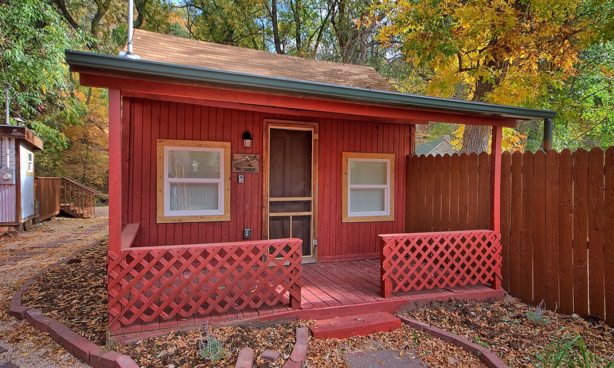 Manitou Springs Historic District Cabin | 2024 Remodeled Creekside Cabin Steps to Downtown Manitou Springs Lic#9244