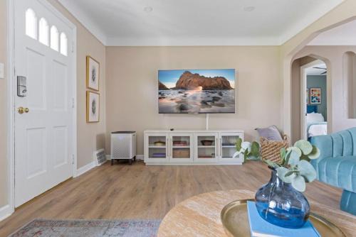 Euclid House | 27150 Forestview Ave, Euclid