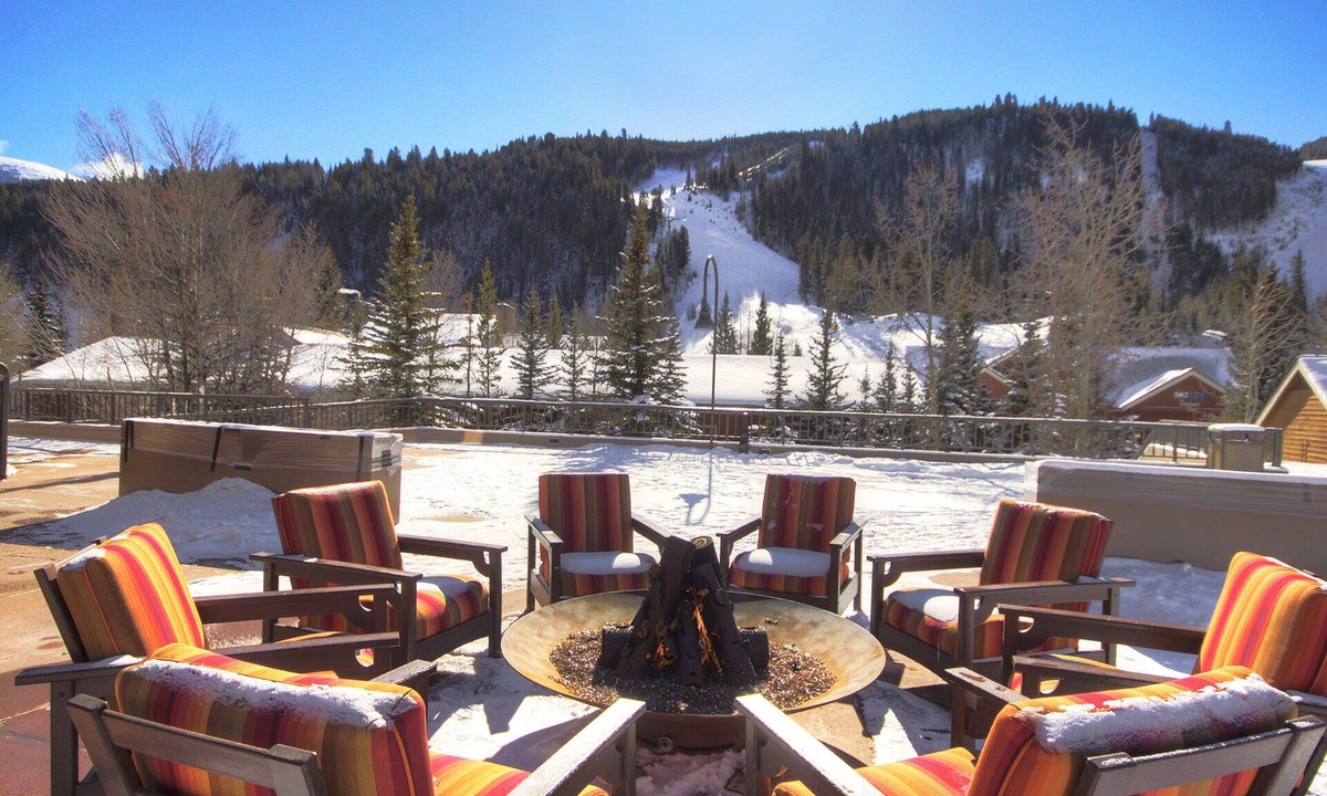 Mountain House Hotel | 2796 Slopeside 2 Bedroom Condo by RedAwning
