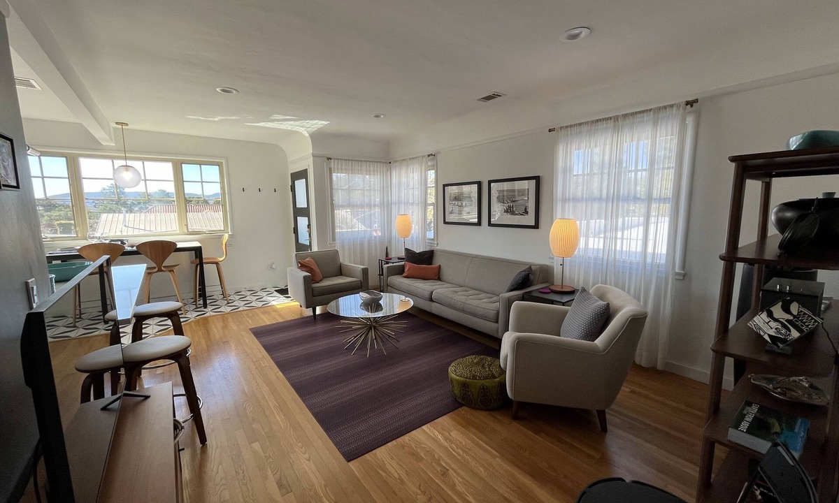San Luis Obispo Apartment | 2BDRM LOFT APARTMENT WITH SUN DRENCHED DECK