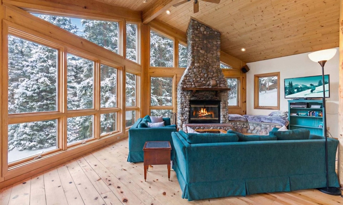 Alma House | 3 BDR Secluded Retreat; Stunning Mountain Views!