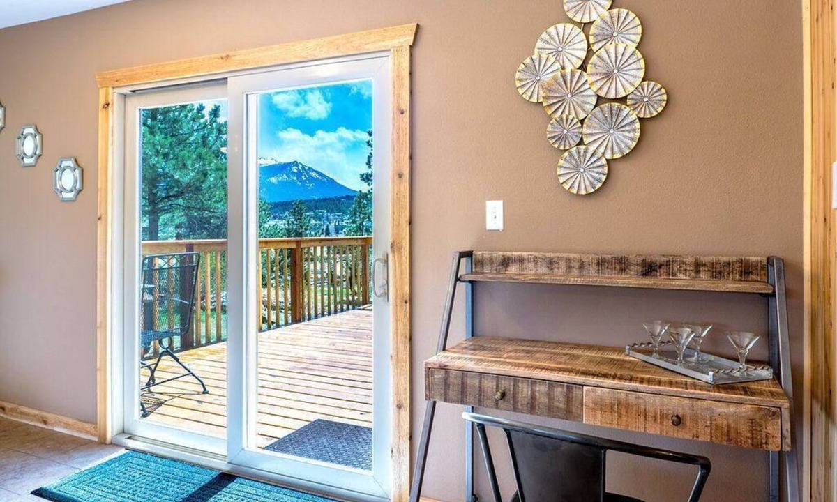 Estes Park House | 3 bedroom home W/Views and Private Hot Tub!