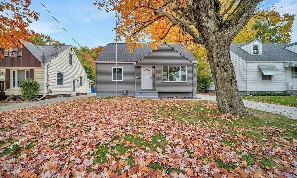 Painesville House | 3-bedroom house in brilliant Painesville with AC and fitness room