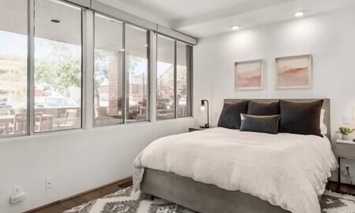 Aspen Condo | 3 Bedroom Perfect Location Aspen Core, Renovated!