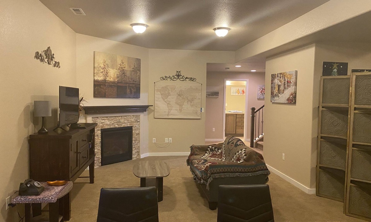 Wolf Ranch Bed & Breakfast | 3 bedrooms, living room, kitchen for rent in beautiful house & great location.