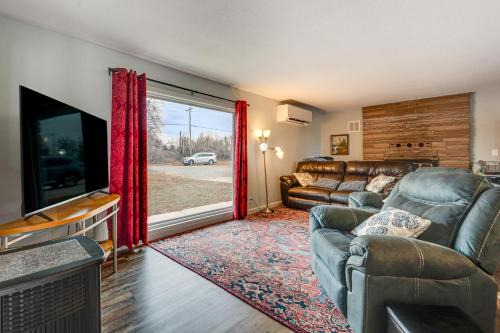 Longmont House | 3 Mi to Dtwn Berthoud: Home w/Longs Peak Views