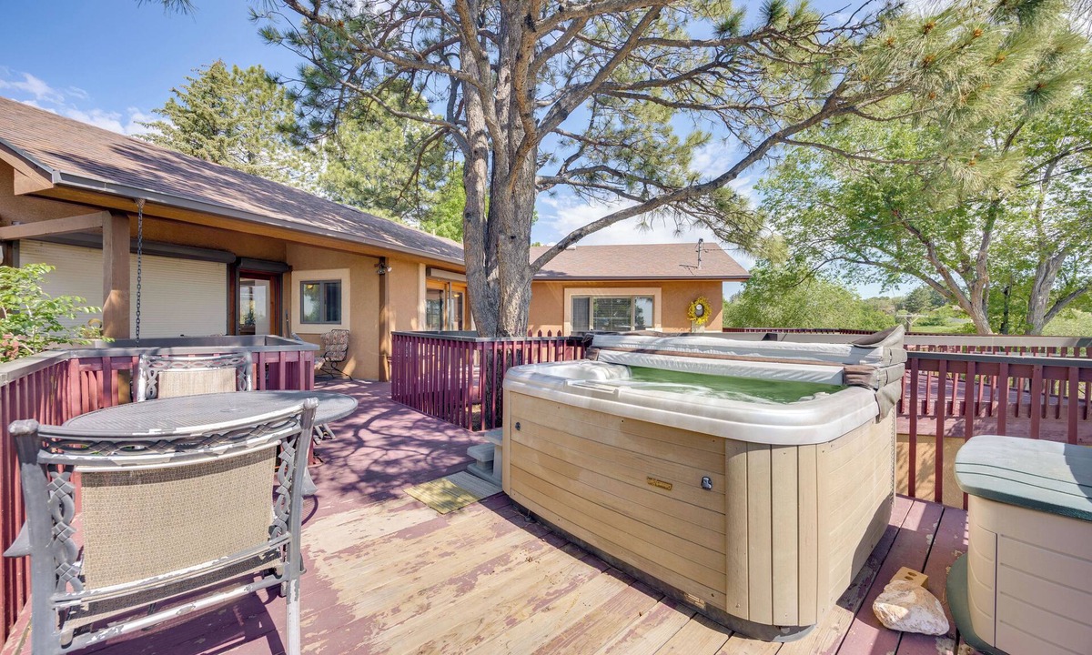 West Colorado Springs House | 3 Mi to Garden of the Gods: Quiet Home w/Hot Tub!
