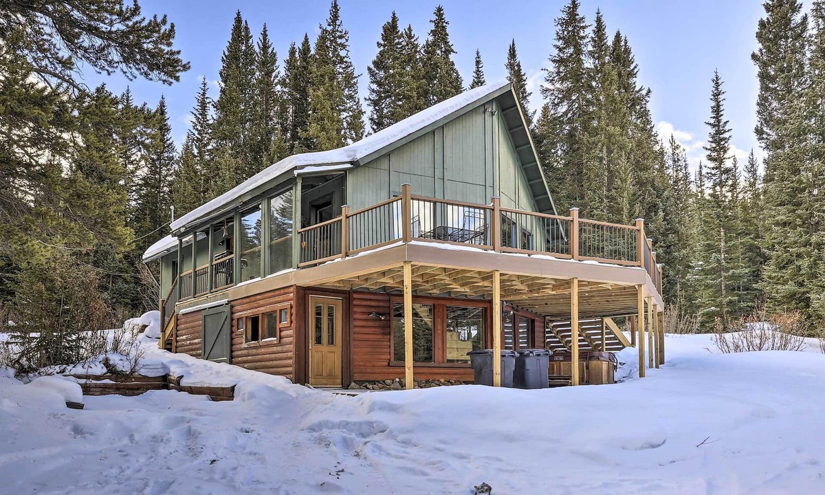 Baldy Mountain Cabin | 3 Mi to Ski Slopes! Hot Tub Haven in Breckenridge