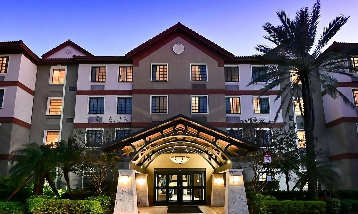 Plantation Hotel | 3 Pet-friendly Accommodations Minutes to Fort Lauderdale Beach! Free Breakfast