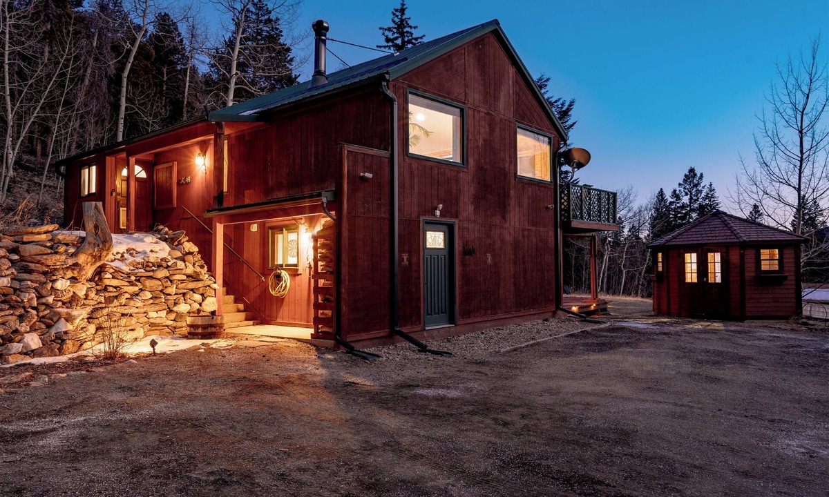 Evergreen Cabin | 30+ Days Fully Furnished WFH Pet Friendly