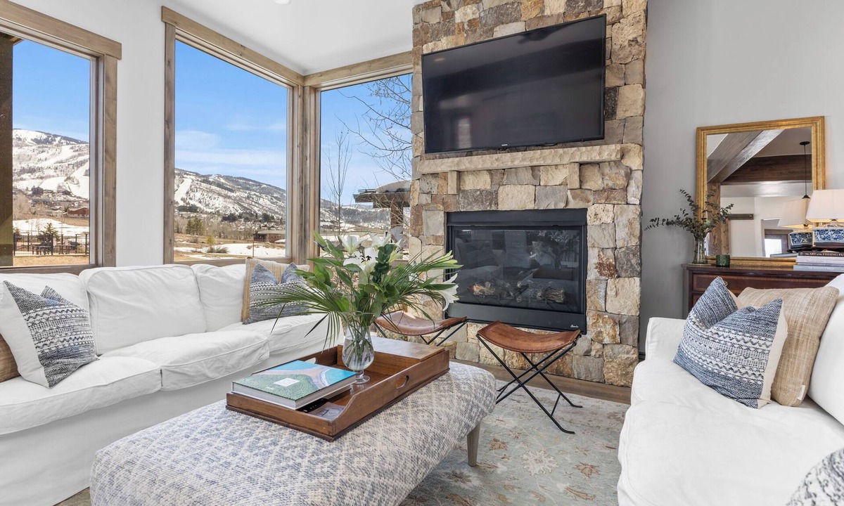 Steamboat Springs House | 30+ Night Ski Retreat | Pet Friendly| Minutes to Slopes | Hot Tub